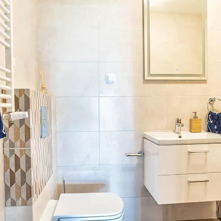 Yacht Kapitanski ビルカシ